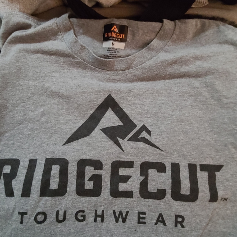 Nwot mens ridgecut tshirt
